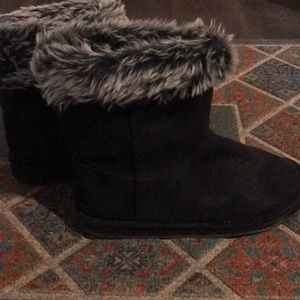 Black fury boots